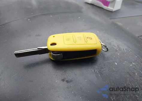 2005 Volkswagen New Beetle Coupe Gls z USA, uszkodzony, nr VIN 3VWCK31C35M408754